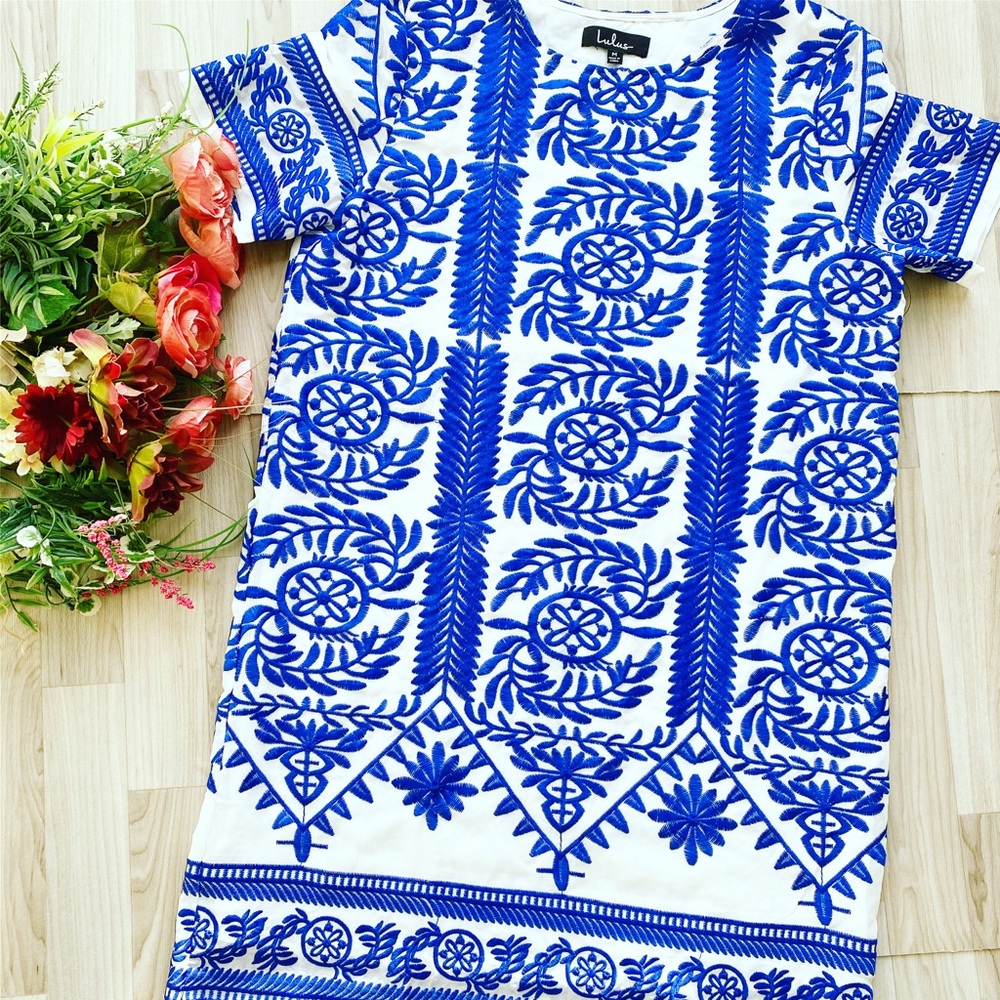 Lulu’s | Blue Floral Embroidered Dress